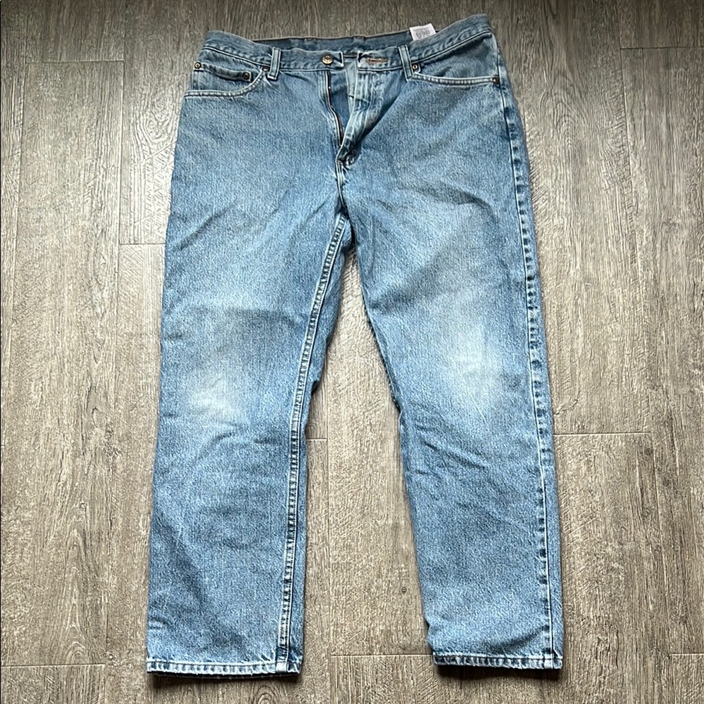 Men’s Wrangler Blue Straight Jeans with Classic Denim Style